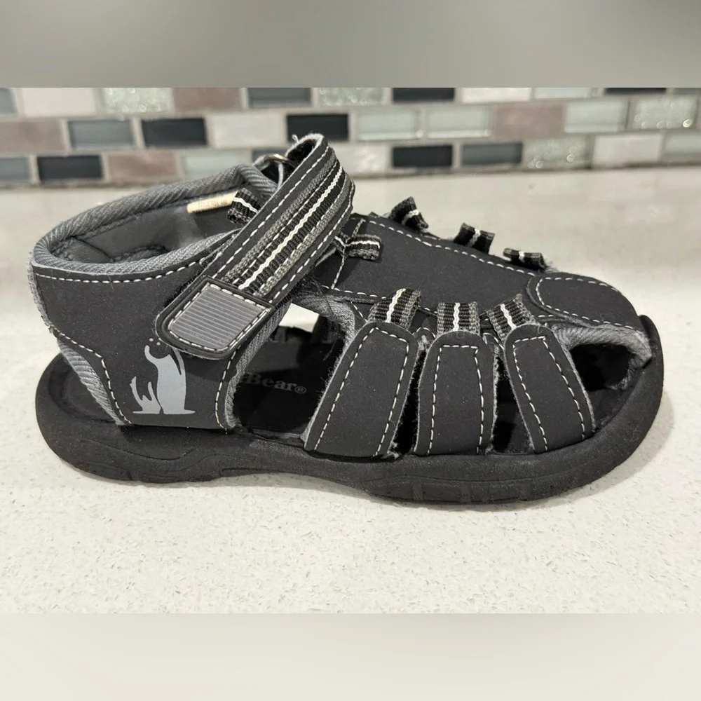 Bundle of 2 items /Kids Outdoor Sandals/Black & Blue and Green/boy size 6